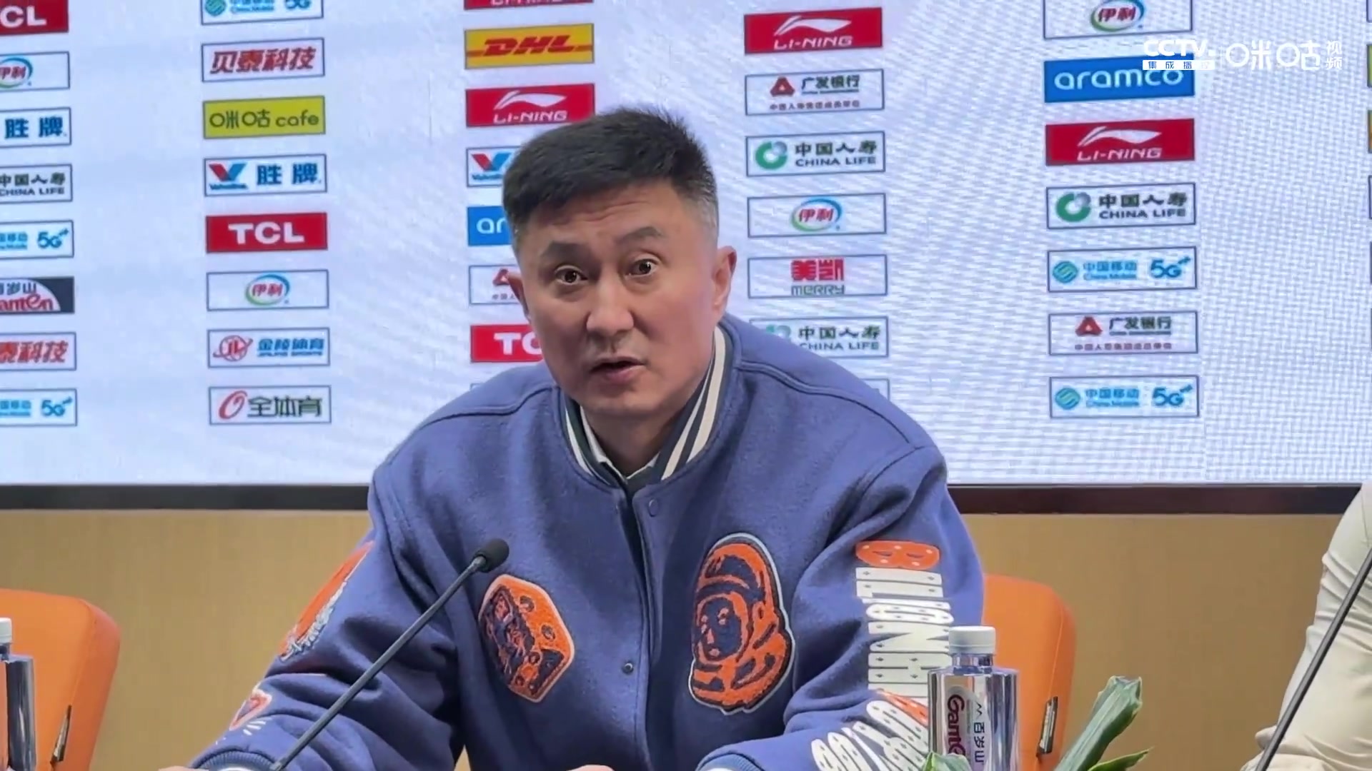 DB真人旗舰杜锋：出色开局后球员想简单了 徐昕&王少杰与莫兰德差距仍很大