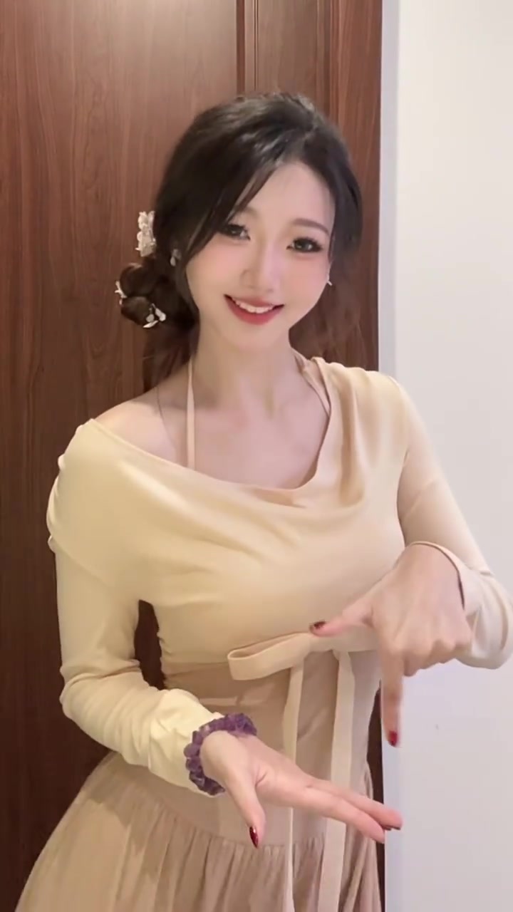 DB官网在线登录入口LPL主持阿芙分享视频：能感觉的出来这是九万字吗