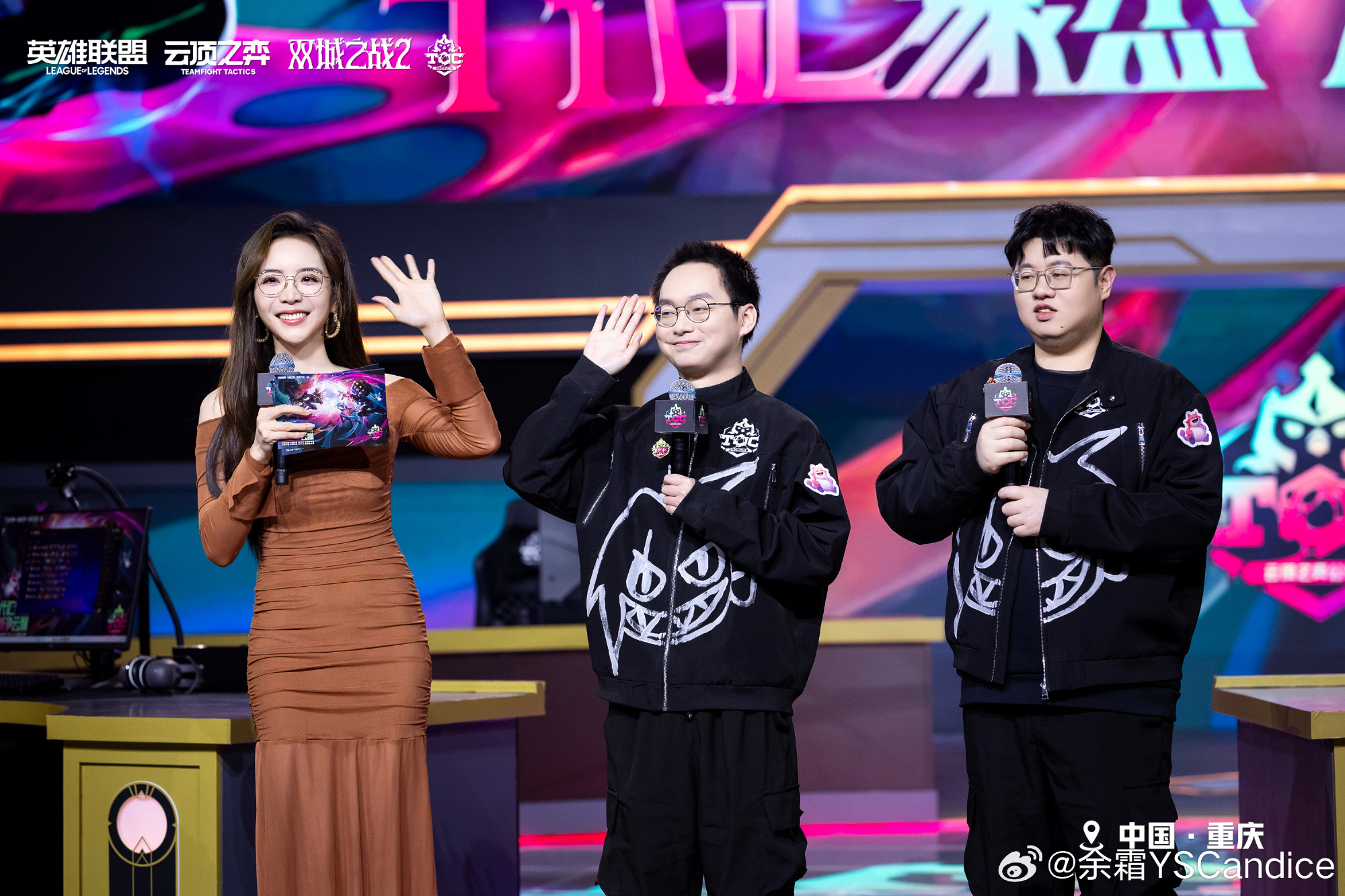 DB官网在线登录入口羡慕管狗！余霜晒照：今天是黑长直配美拉德风！完全不一样呢！