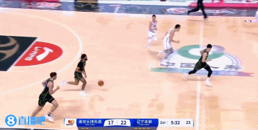 DB视讯官网冲击力十足！利夫内线连中两球 帮助同曦顽强咬住比分