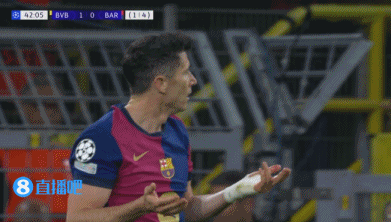 DB官网在线登录入口莱万对抗被放倒裁判吹罚进攻犯规，莱万摊手不解