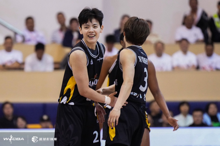 DB视讯官方登录入口东莞女篮依靠团队篮球“以下克上” 时隔六年再度捧起冠军奖杯