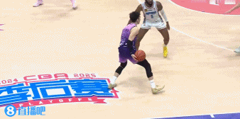 DB真人旗舰用力过猛！廖三宁突到禁区 起飞滑翔单臂劈扣但扣飞了