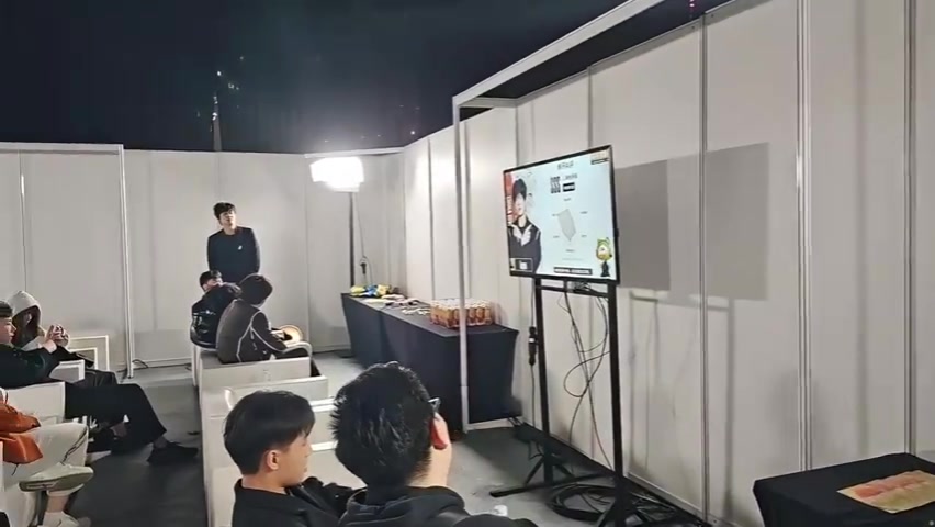 DB电子官网smlz：这届怎么就你来了，你兄弟呢？AJ：我兄弟都是怂瓜