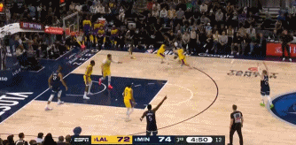 DB视讯官网💥华子原地反抢东契奇！马上又冲起来闪身飞扣！