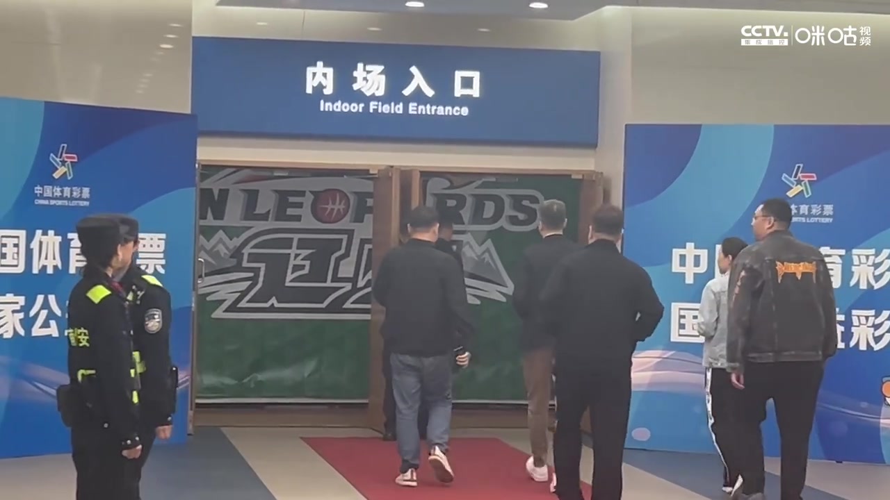 DB官网在线登录入口马不停蹄！中国男篮主帅郭士强观战辽宁广厦G3的比赛