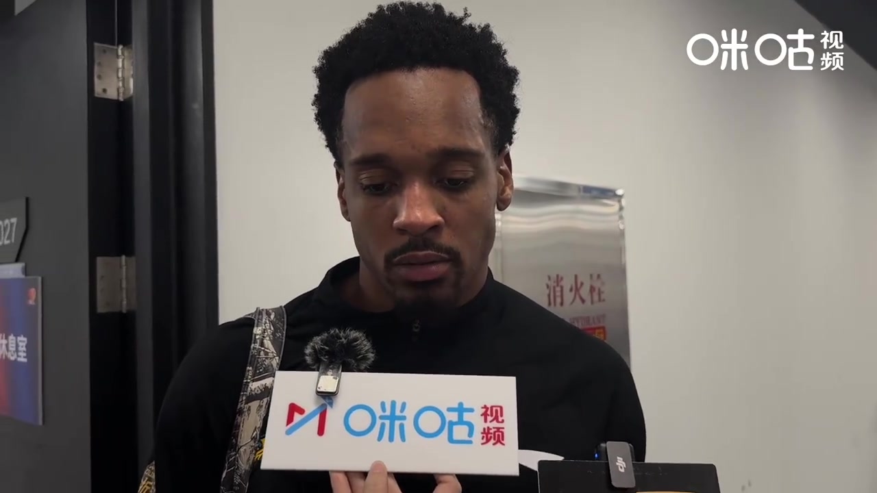 DB电子官网巴里-布朗：拿44分不赢球也没用 好在赢了 在好的球队有好的队友